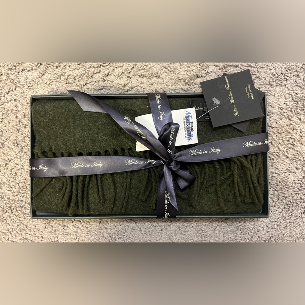 NWT New Italian Woollen Treasures %100 Wool Scarf